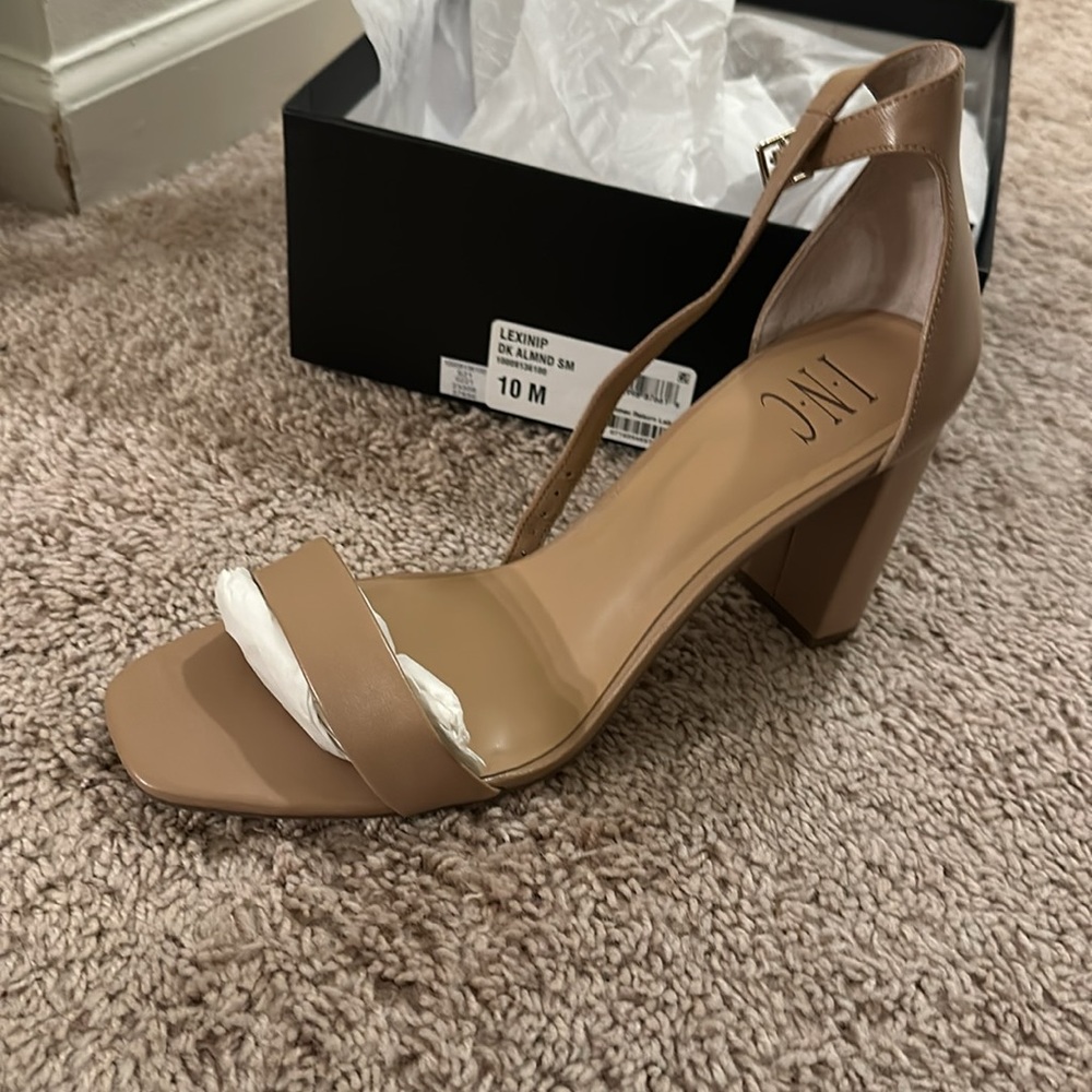 NEW Nude heel sandal 3” never worn